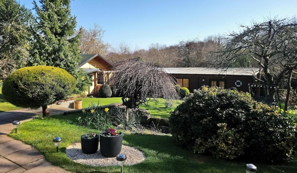 'Monktonmead Lodge' In Secluded Setting, With Private Indoor Pool. Ryde  Exteriér fotografie